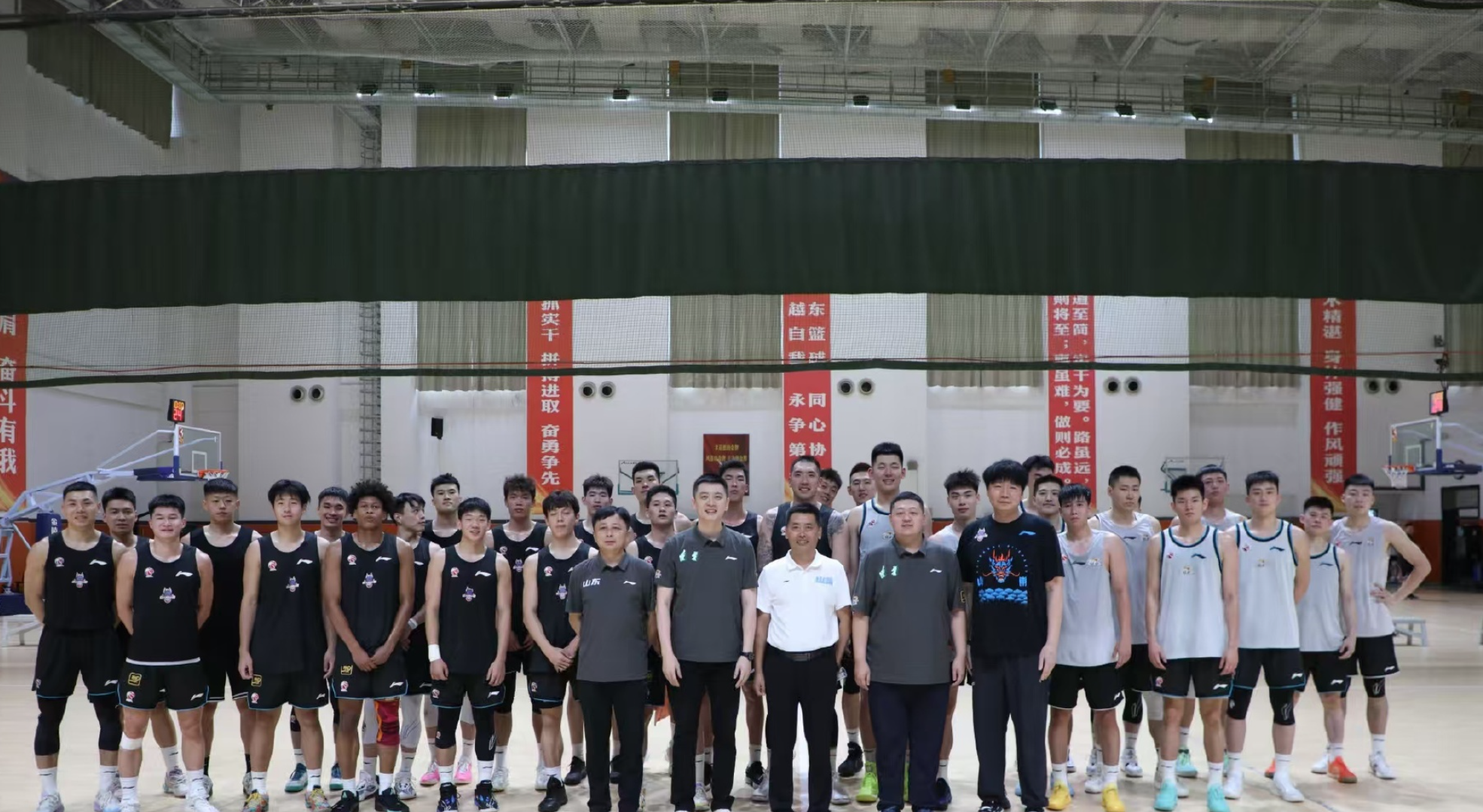 因为他们明, 来到赛后