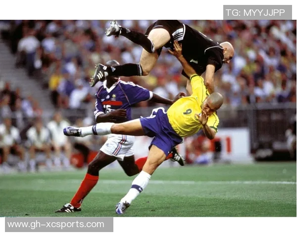 足球巨星挥洒激情瞬间精彩动作解析展现完美技术与力量的无穷魅力