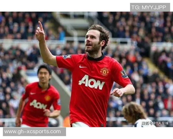 《足球场上的奇迹时刻：球星们如何用神奇操作打破命运的桎梏》